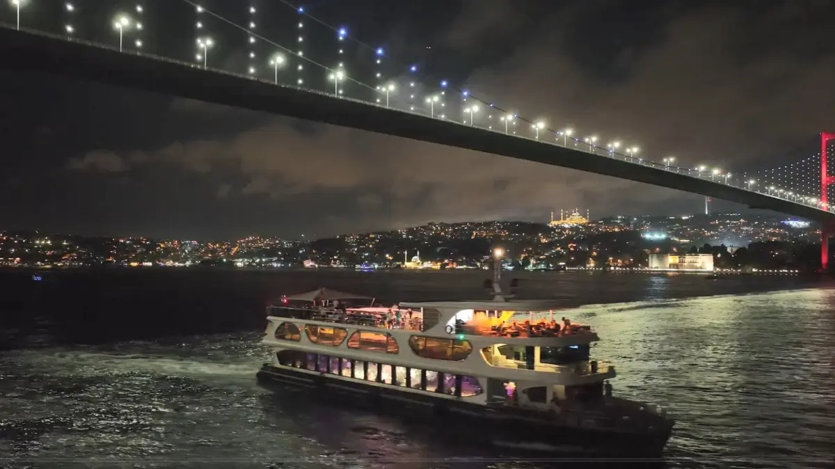 Istanbul Bosphorus Dinner Cruise & Turkish Night Show Istanbul Bosphorus Dinner Cruise & Turkish Night Show